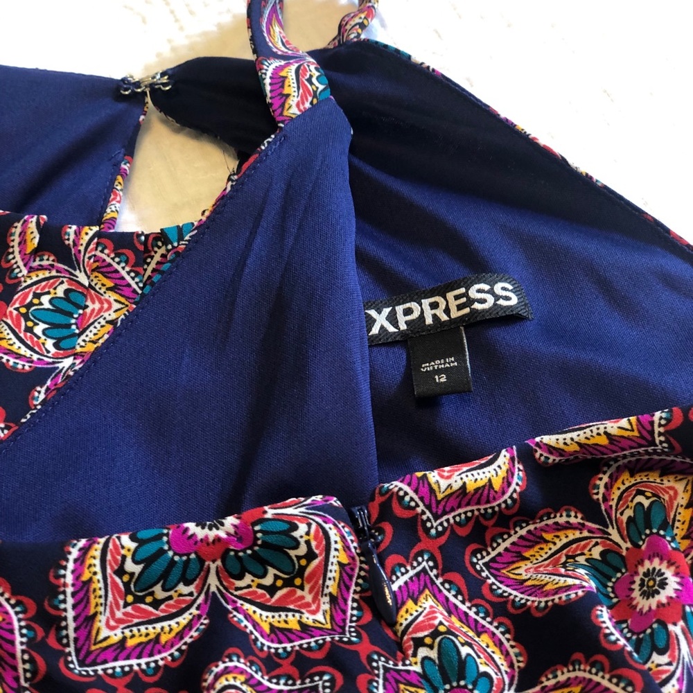 Express Dress - Picture 2 of 7